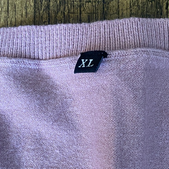 Elegant Lavender V-Neck Long Sleeve Top - Picture 2 of 3